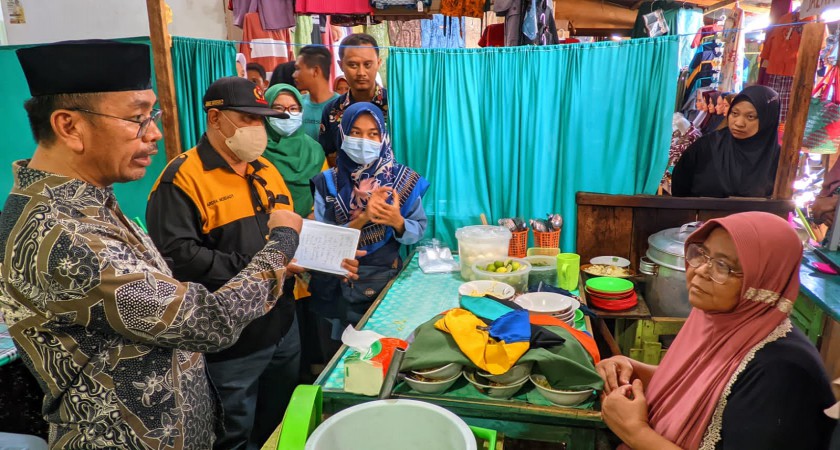 Disdagrin Banggai Bersama Tim Satgas Halal Lakukan Pengawasan Sertifikat Halal Jelang Lebaran Idul Fitri