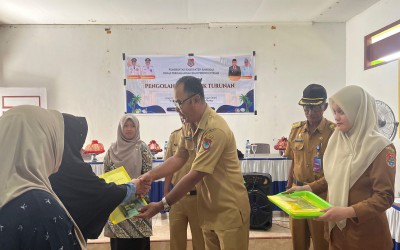 Disdagrin Banggai Gelar Pelatihan Pengolahan Produk Turunan Kelapa Untuk Masyarakat Bunta